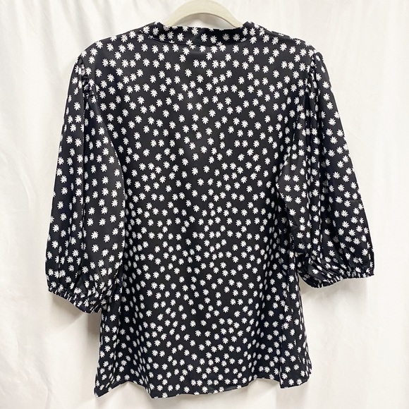 COZY Black & White Floral Daisy Print Button Up Blouse - Picture 7 of 9